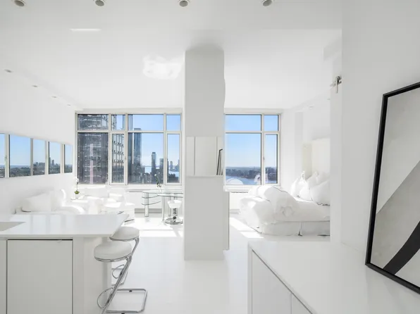 635 West 42nd Street image 6 of 19