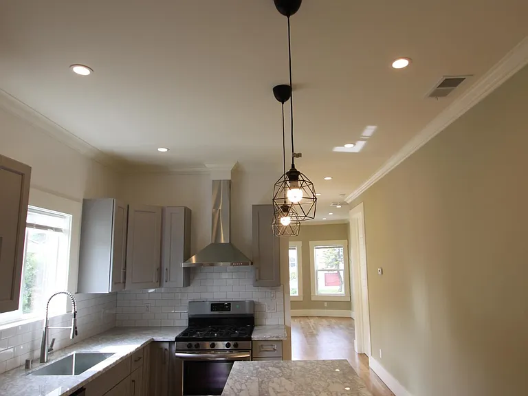 1161 Stanford Ave — Photo 7