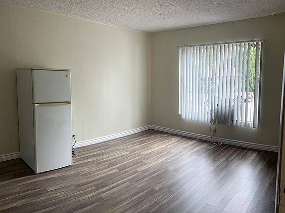 3rd image of 500 E Providencia Ave #2