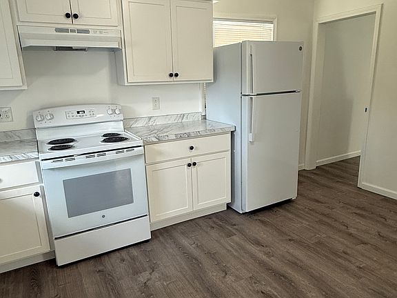 4th image of 52 Walnut St