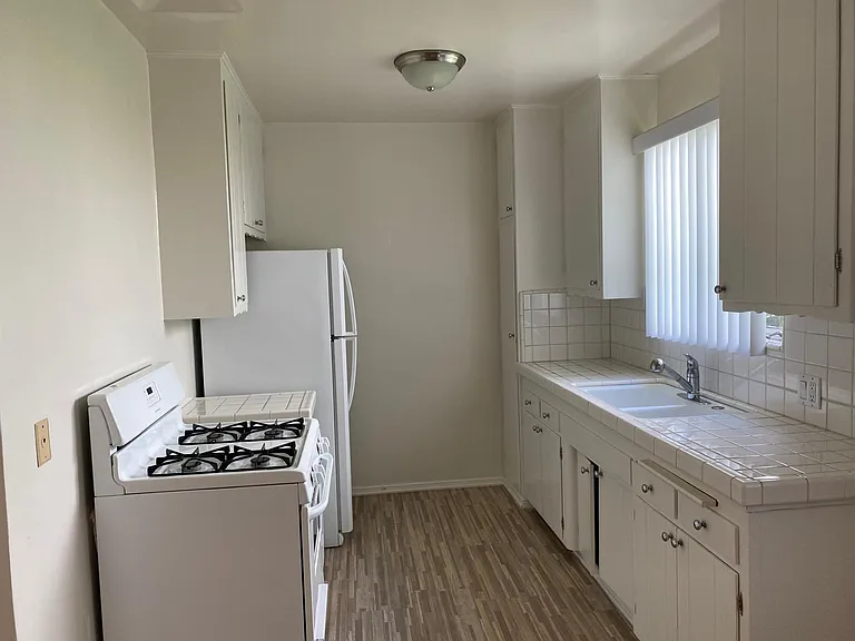 1221 Franklin St #3 — Photo 4