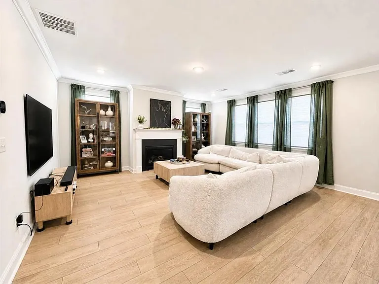 830 Elderberry Ct — Photo 3