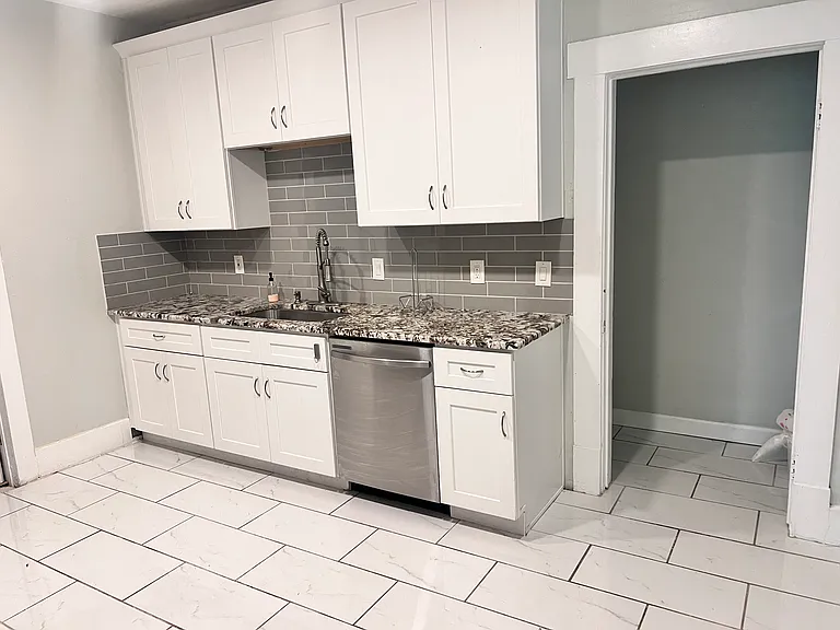 2560 S University Dr — Photo 2