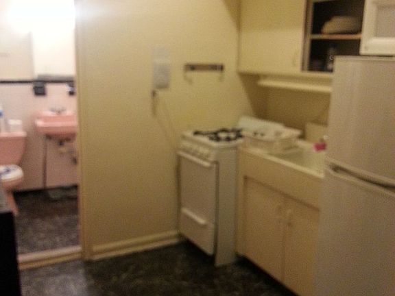 2nd image of 533 W 45th St APT 2A