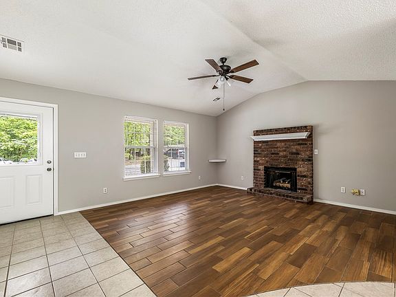 4th image of 10 Appleby Ln
