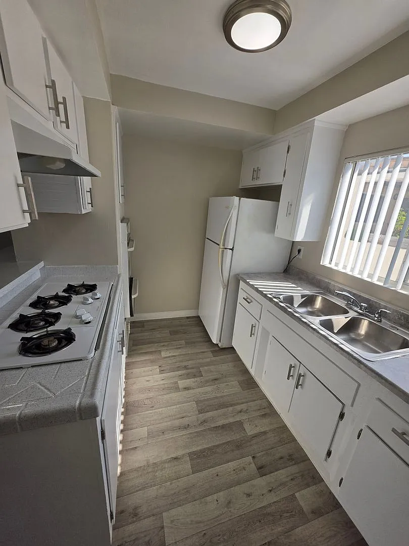 Marine Apartments (DMM823) — Photo 3