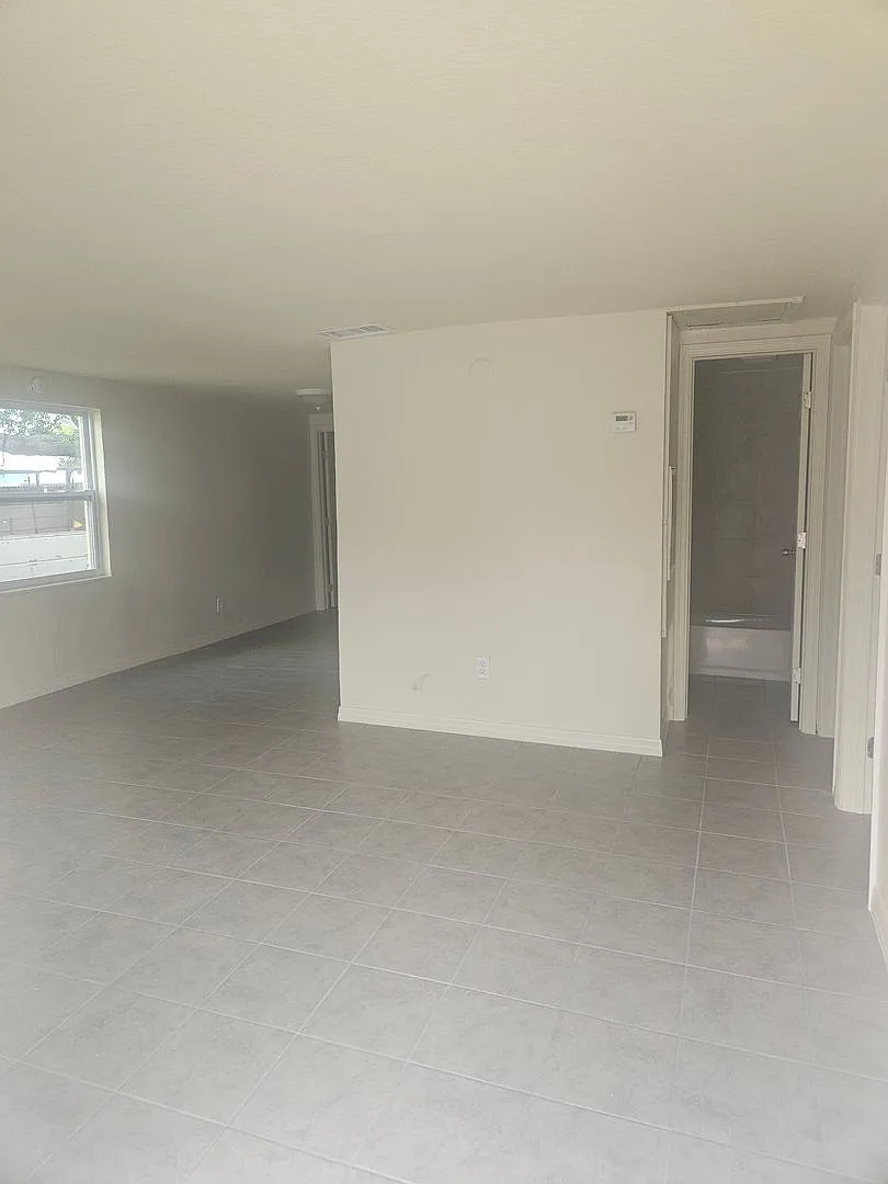 3/2 DUPLEX — Photo 2