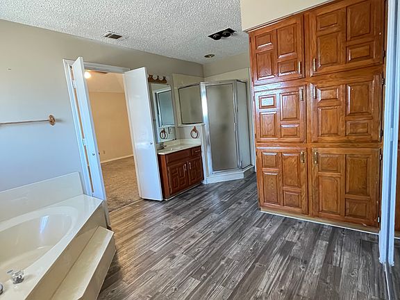 4th image of 1109 Carrington Ct