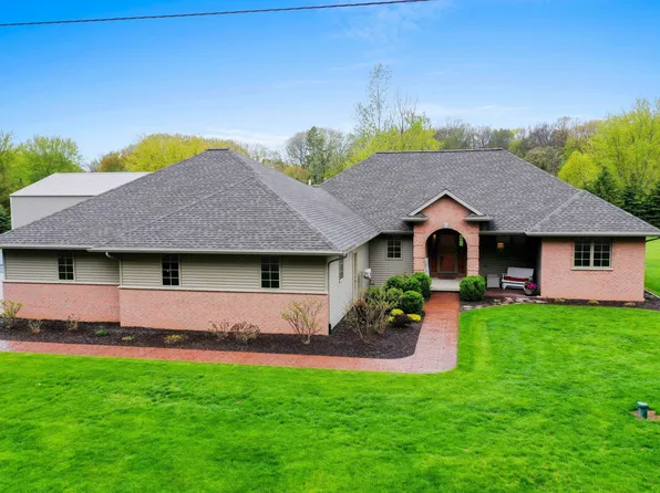 2055 Westline Rd, Green Bay, WI 54313