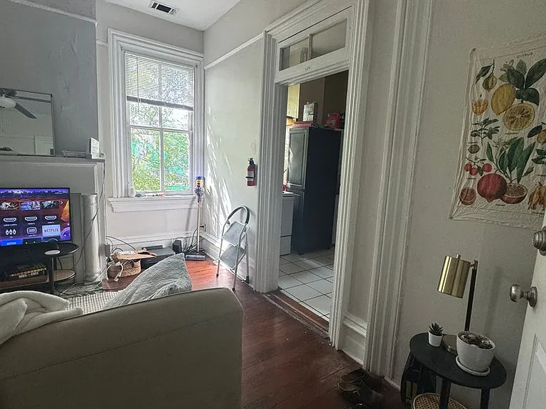 216 E Henry St #B — Photo 4