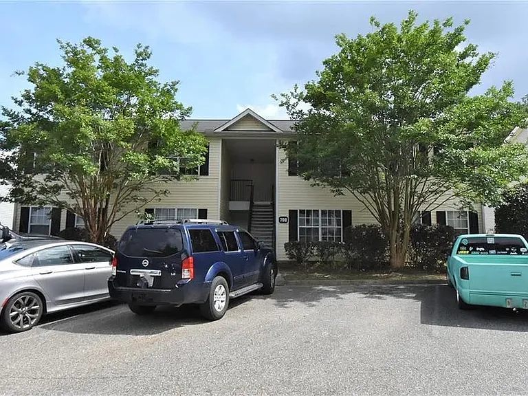 1806 Stonehaven Cir — Photo 3