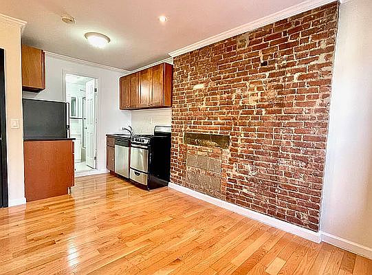 1st image of 239 Henry St APT 4B