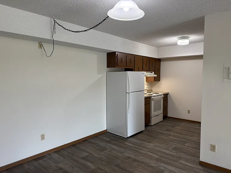 Creek Point Apartments — Photo 26