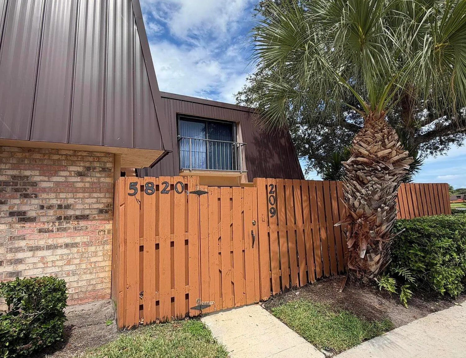2 bed, 2.5 bath, 1288 sqft, $2,200 — Photo 1