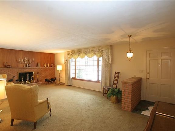 4th image of 1074 Rockdell Ct