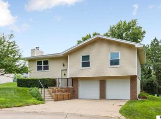 14811 Parker Plz, Omaha, NE 68154