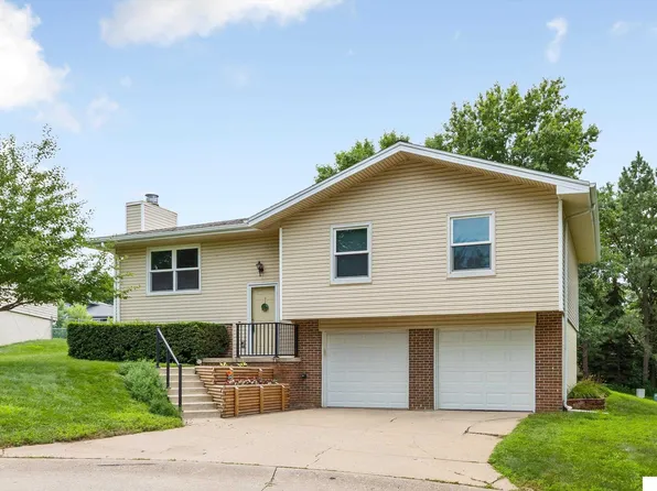 14811 Parker Plz, Omaha, NE 68154