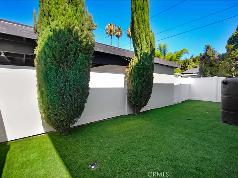 15803 Vose St — Photo 14