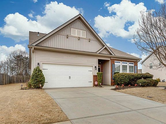 3rd image of 422 Bucklebury Rd