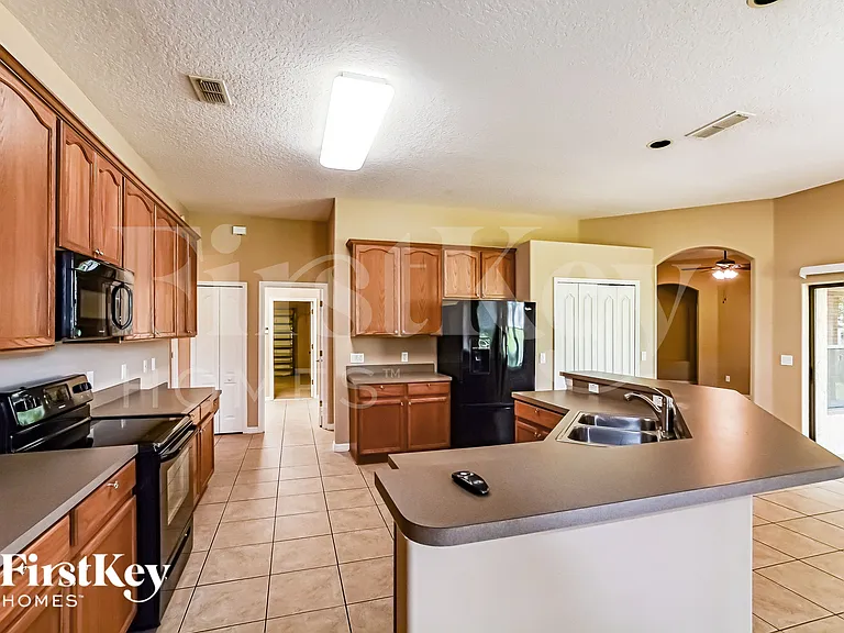 1521 Clapton Dr — Photo 9