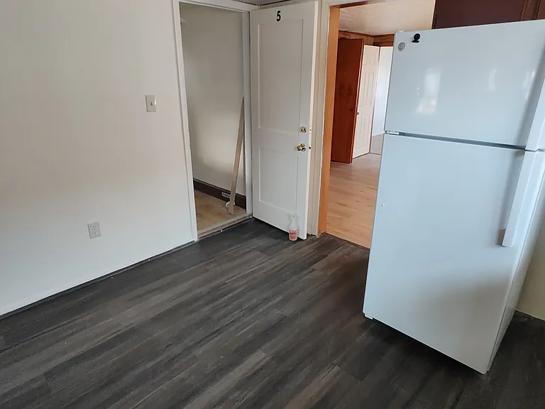 1147 Sloan St #5 — Photo 6