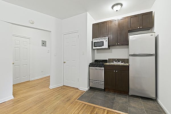 1st image of 225 W 23rd St APT 4M