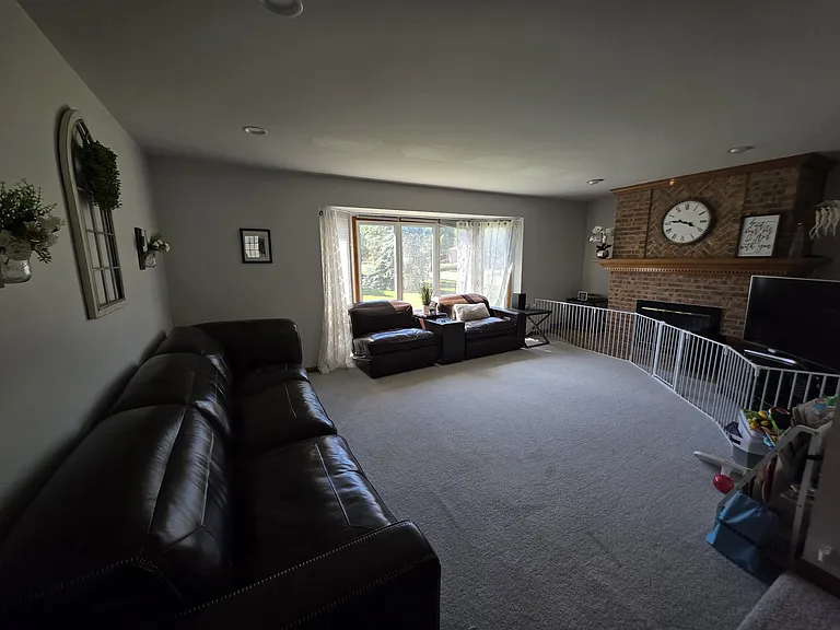 1152 Congress Dr — Photo 9