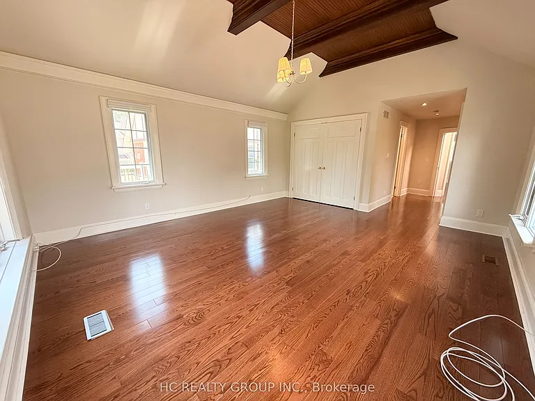 398 Maple Ave — Photo 22