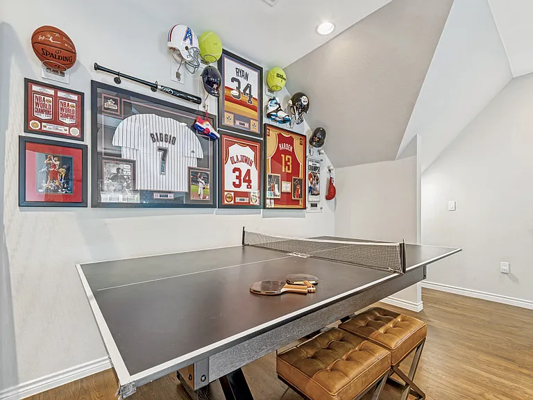 4556 Belclaire Ave — Photo 60