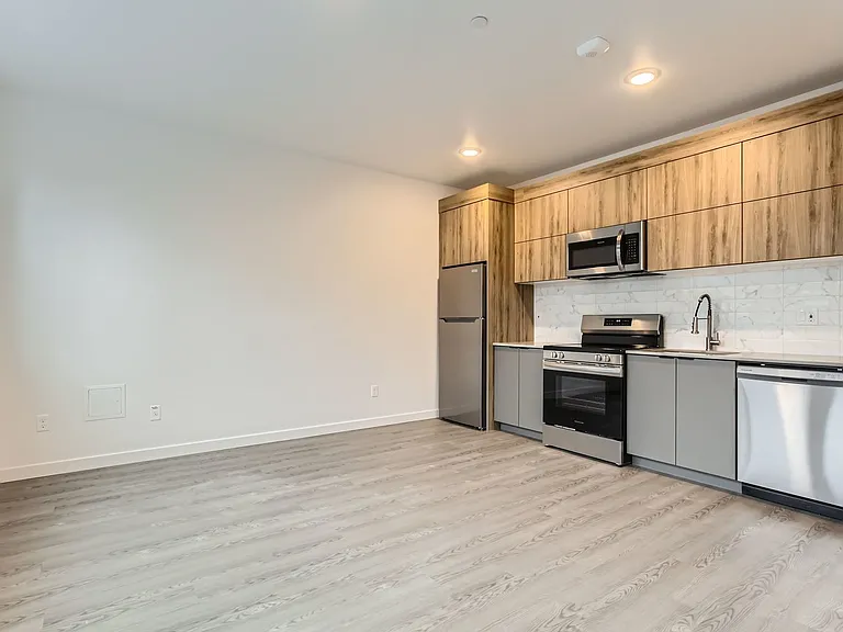 11 NE 55th Ave #201 — Photo 5