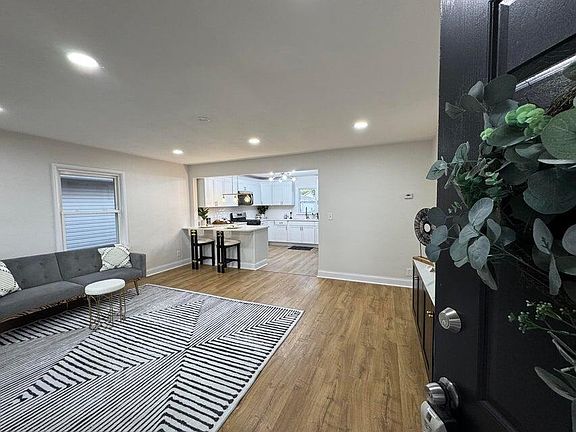 4th image of 6637 S McCook Ave