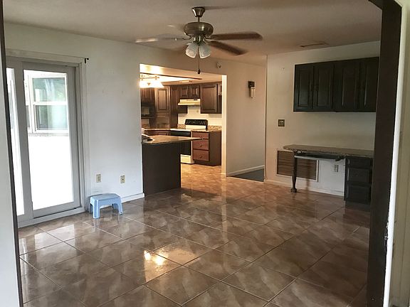 4th image of 4000 Lakebreeze Blvd