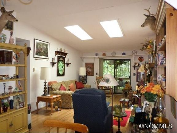 4th image of 926 Dogwood Dr
