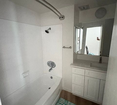 4th image of 4909 Orchard Ave