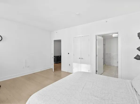 9 Avenue At Port Imperial image 20 of 27