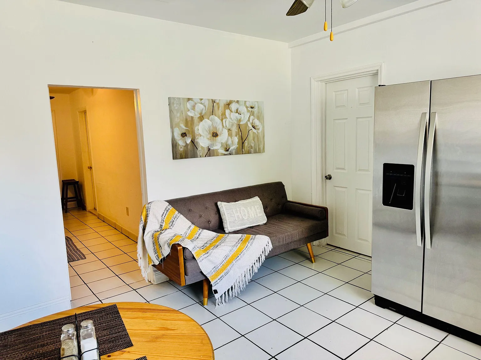 1 bed, 1.0 bath, 400 sqft, $2,049 — Photo 2