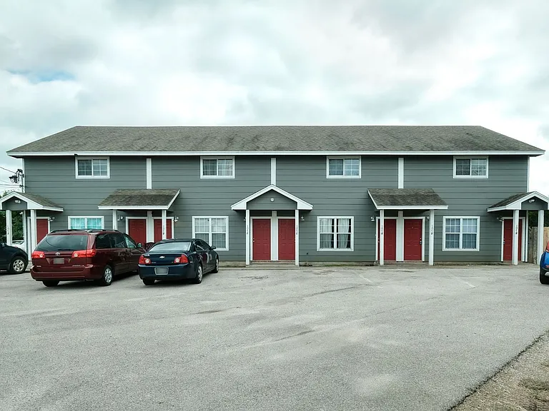 107 Castleberry Ct — Photo 1