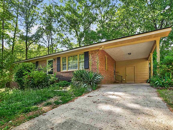 3rd image of 482 Carolyn Dr