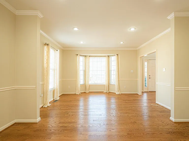 7036 Kings Manor Dr — Photo 12