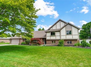 3894 Walnut Grove Ln, Dayton, OH 45440