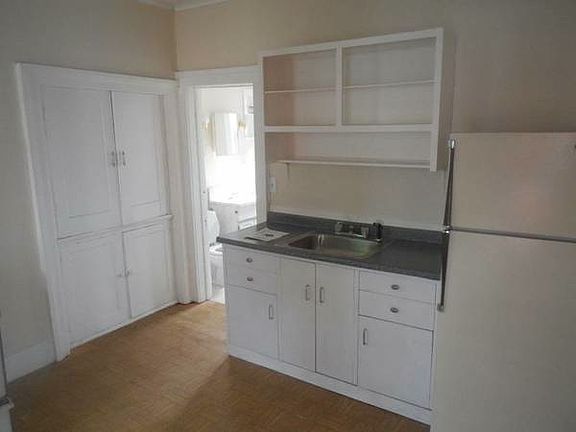 3rd image of 63 Kingston Pl APT 1