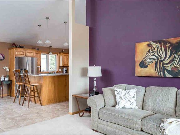 4th image of 211 Howard Dr