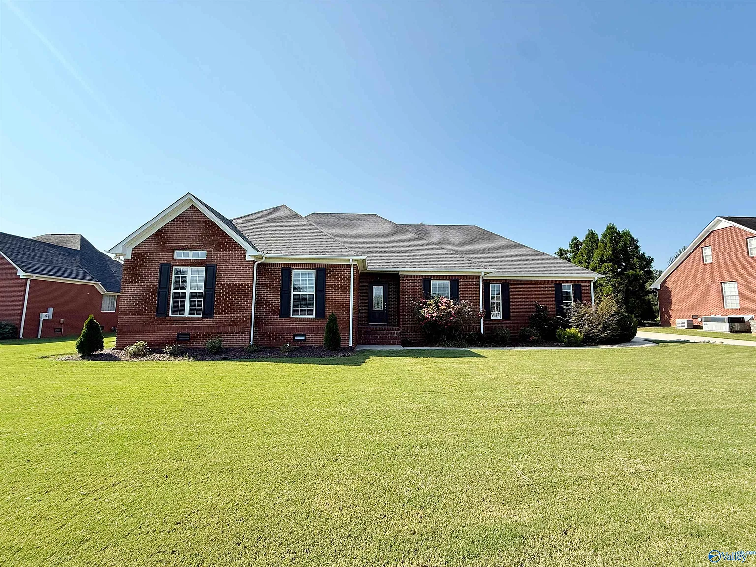 4 bed, 2.5 bath, 2200 sqft, $2,000 — Photo 1