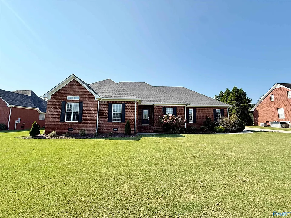17916 Remington Dr