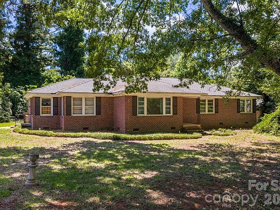 2nd image of 1151 Evergreen Cir