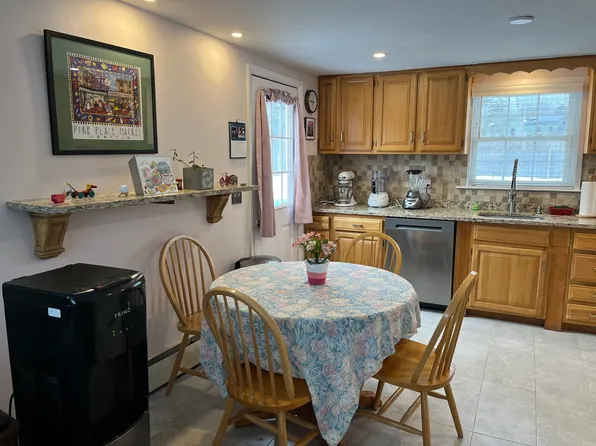 68 Corte Real Ave, East Falmouth, MA 02536