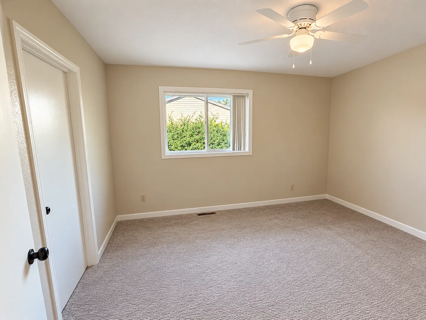 4 bed, 2118 sqft, $2,900 — Photo 4