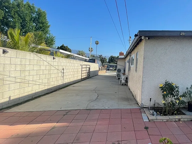 16214 E Edna Pl — Photo 2