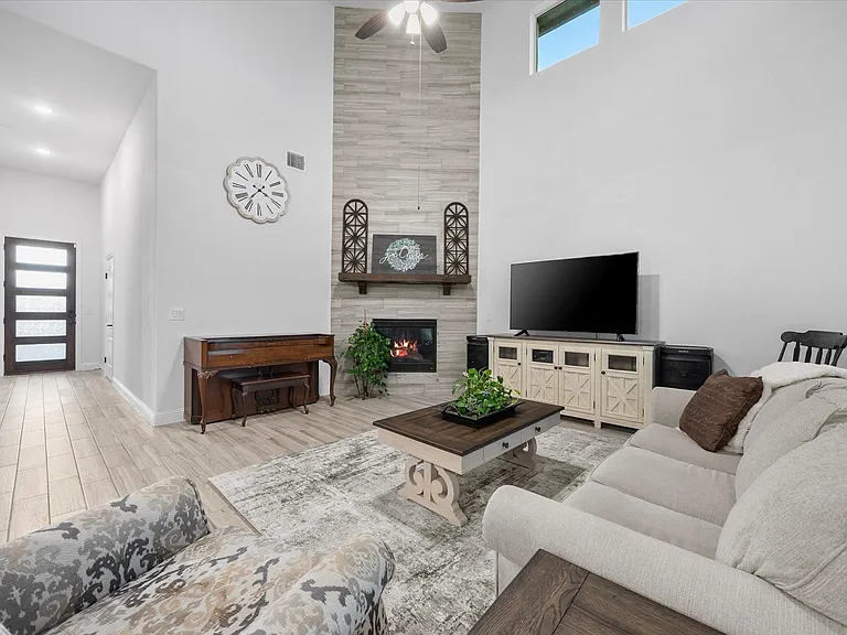 1904 Frediano Ln — Photo 10