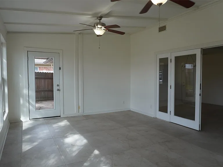 10703 Wickersham Ln — Photo 16